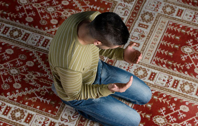 молещ се мюсюлманин