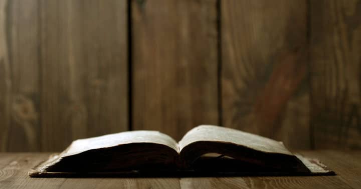 отворена книга